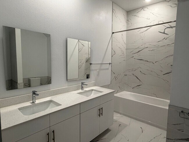 Building Photo - 368 Famagusta Dr