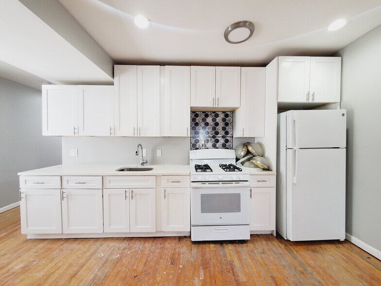 Primary Photo - 111 Myrtle Ave