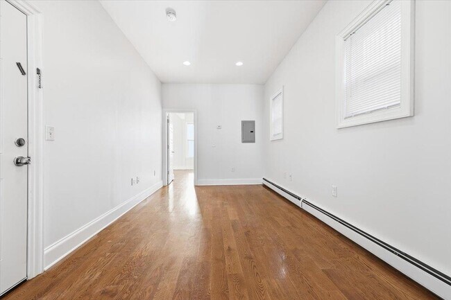 Building Photo - 202 Bowers St