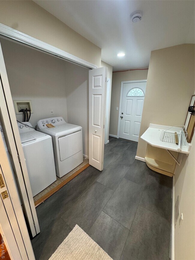 Building Photo - 1125 7th St