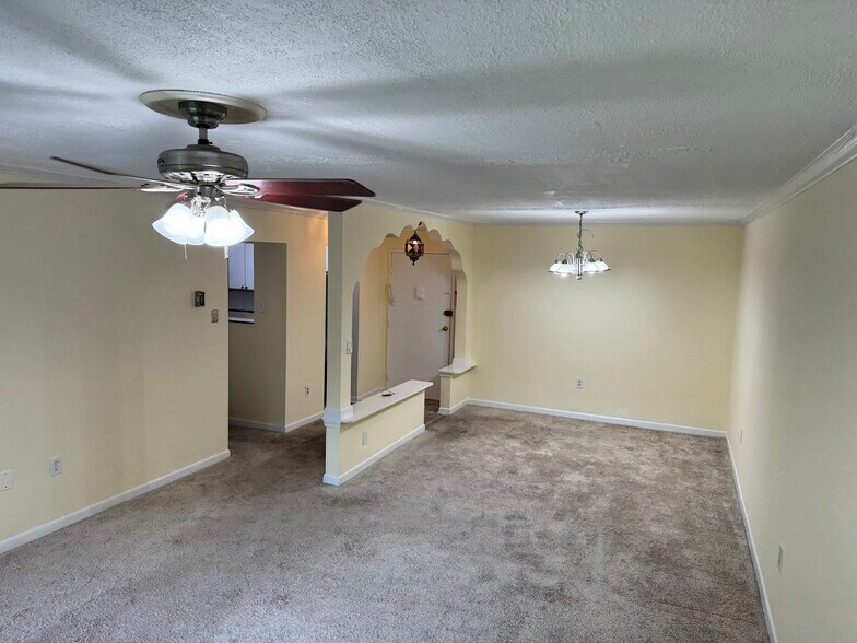 Primary Photo - 7420 Lakeview Dr