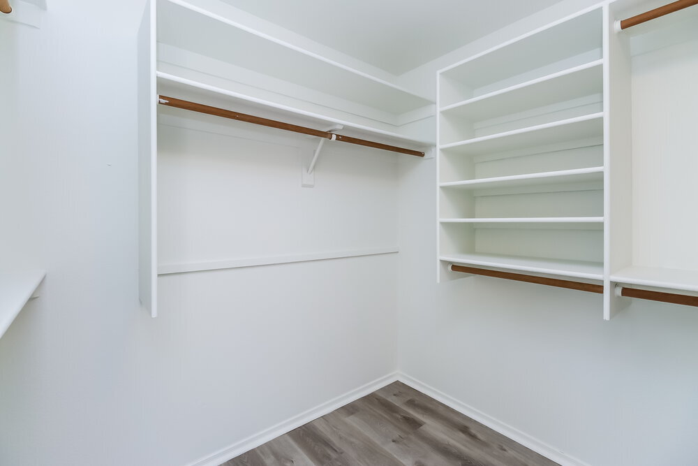 Building Photo - 4527 E Hampton Ave