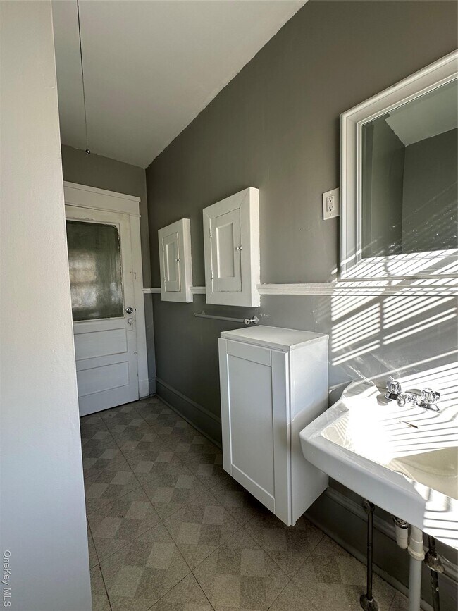 Building Photo - 9 Elizabeth St