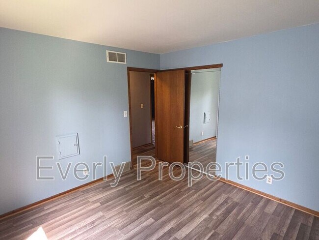 Building Photo - 219 McDivitt Ln