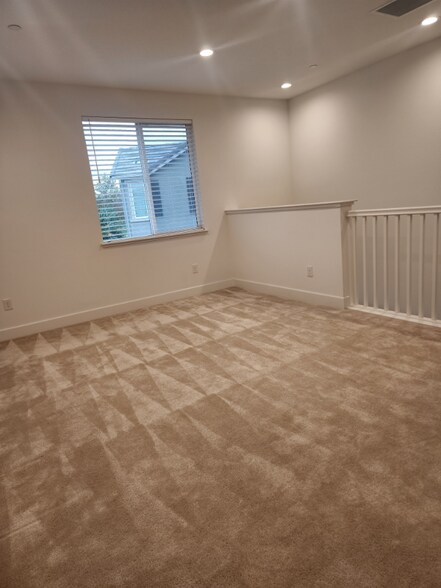 Building Photo - 337 W Phelps Dr