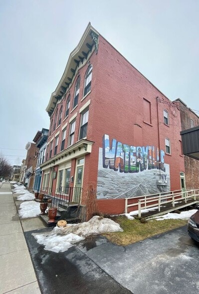 Building Photo - 122 E Main St