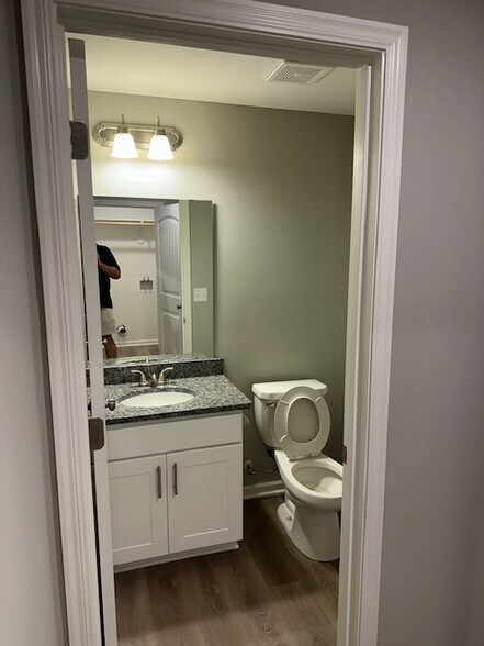 Half Bath 1st floor - 904 Pampas Cir