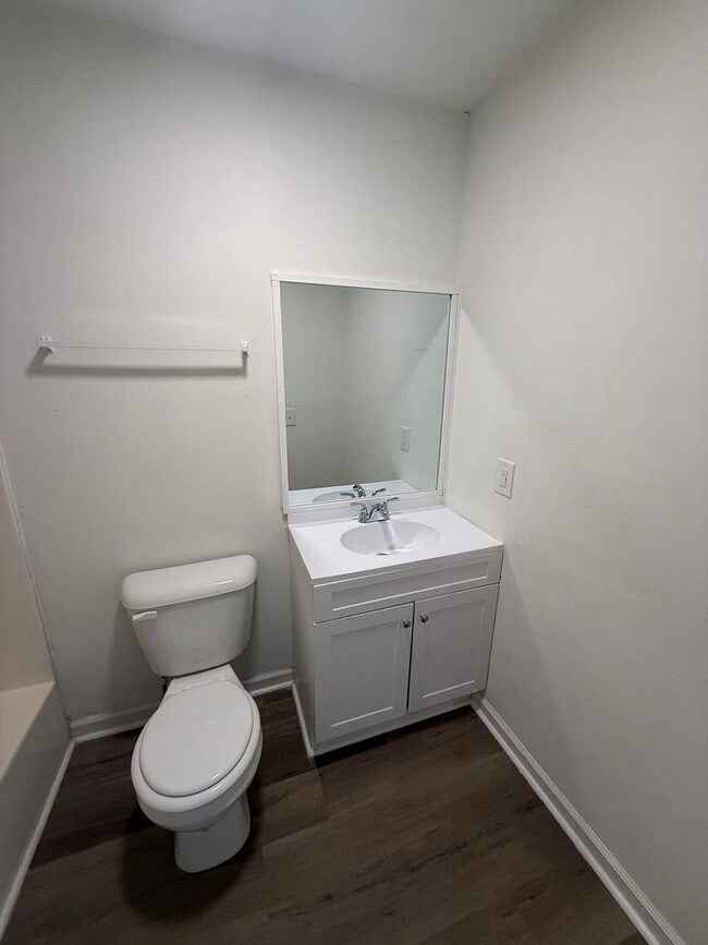 Building Photo - 345/347 Rustwood Dr