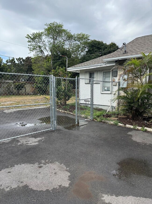 Building Photo - 212 NW 11th St