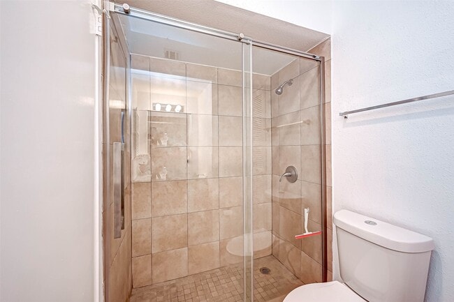 Building Photo - 2232 S Piney Point Rd