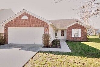 Building Photo - Brownsburg Schools and a Fenced In Backyard!!