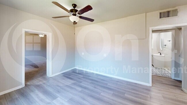 Building Photo - 3725 E Flower St