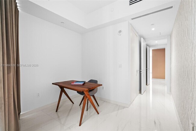 Building Photo - 300 Biscayne Blvd Way