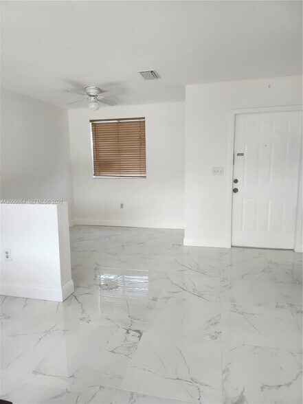 Building Photo - 312 NW 114th Ave
