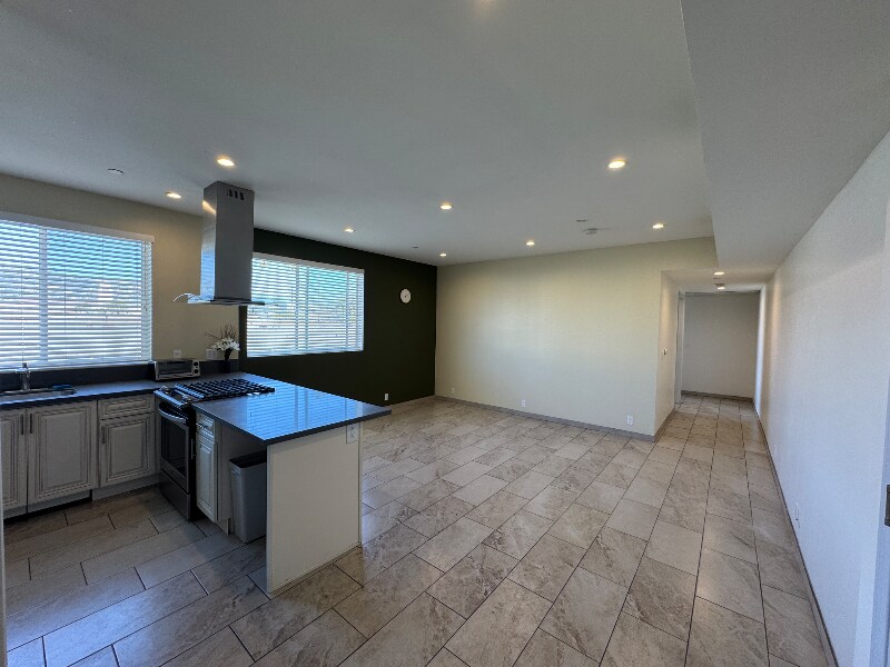 Building Photo - 953 Normandie Ave