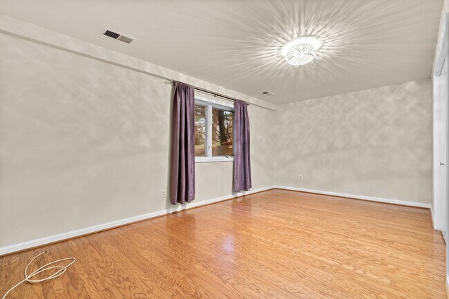 Building Photo - 4 Bed 3 Bath - Bethesda Single Family Home - Move In Ready