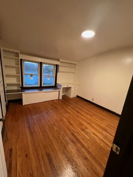 Upper Bd 3 - 5135 N 31st St