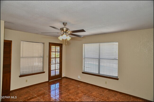 Building Photo - 11600 Casa View Dr