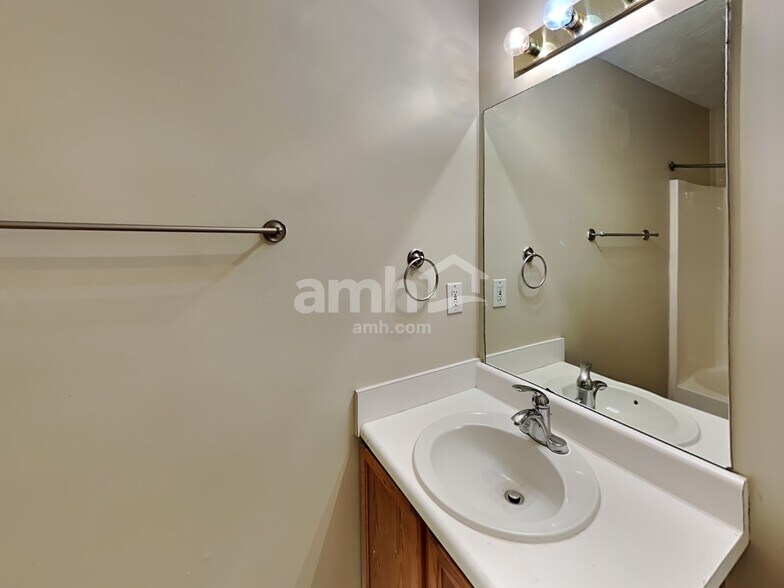 Building Photo - 4170 Monarch Dr