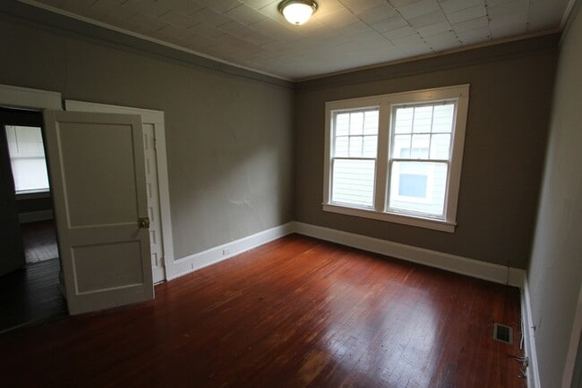 Building Photo - 241 Marion St