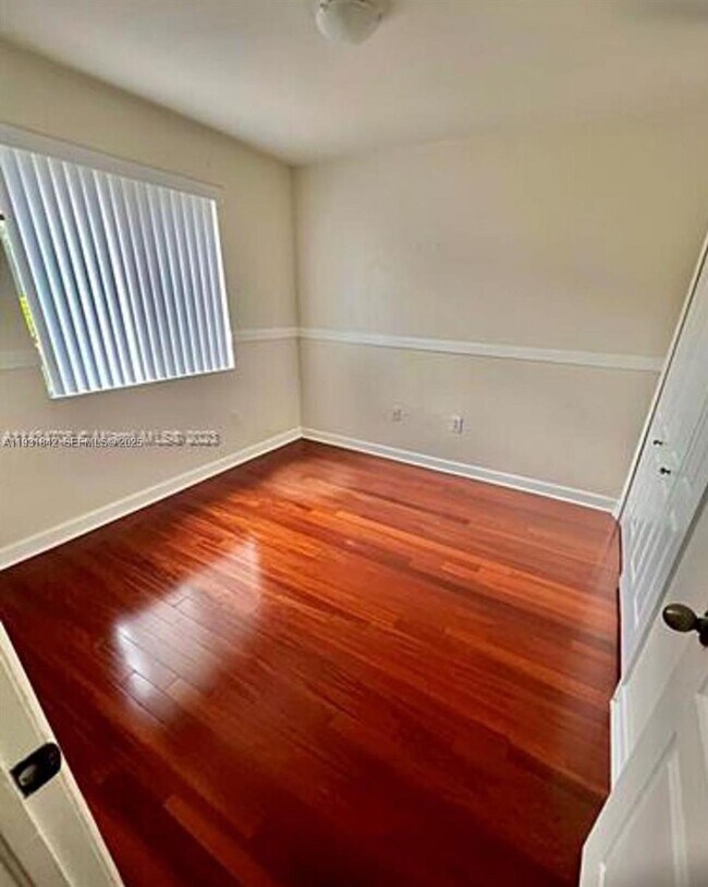 Building Photo - 16972 SW 33rd Ct