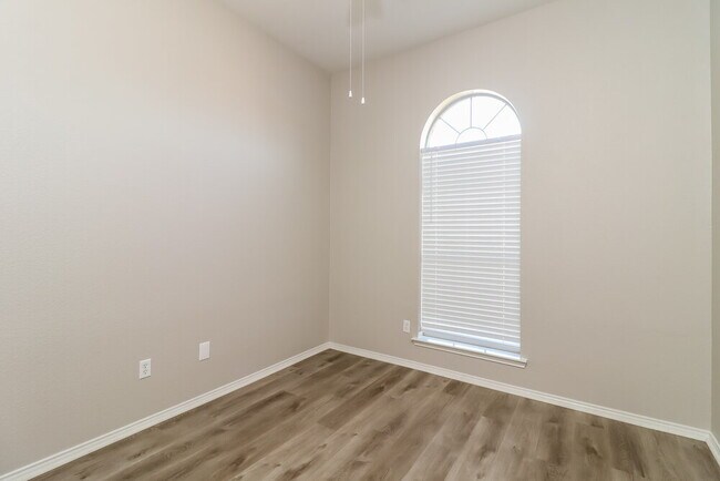 Building Photo - 5728 Imes Ln