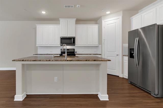 Building Photo - 910 Estelle Dr