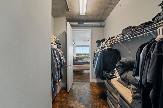 Building Photo - 150 E Robinson St