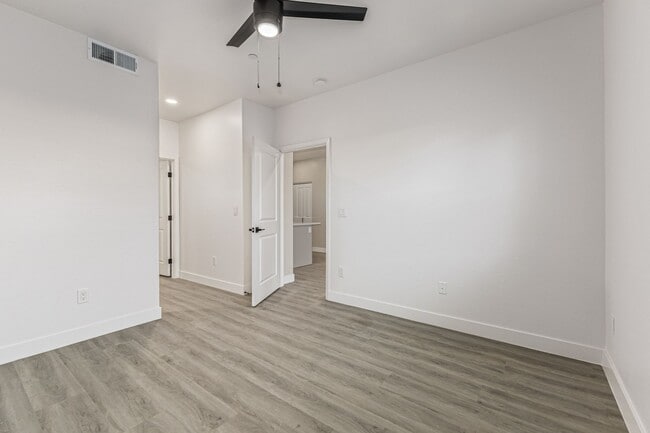 Building Photo - 1435 E Taylor St