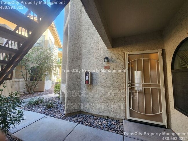 Primary Photo - 930 N Mesa Dr
