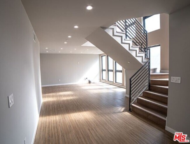 Building Photo - 9900 Laurel Canyon Blvd