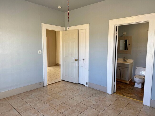 Building Photo - 2104 Ave A