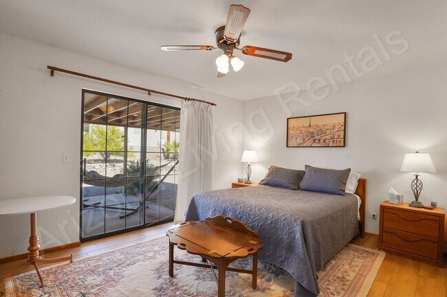 Building Photo - FURNISHED AVAILABLE NOVEMBER - APRIL
