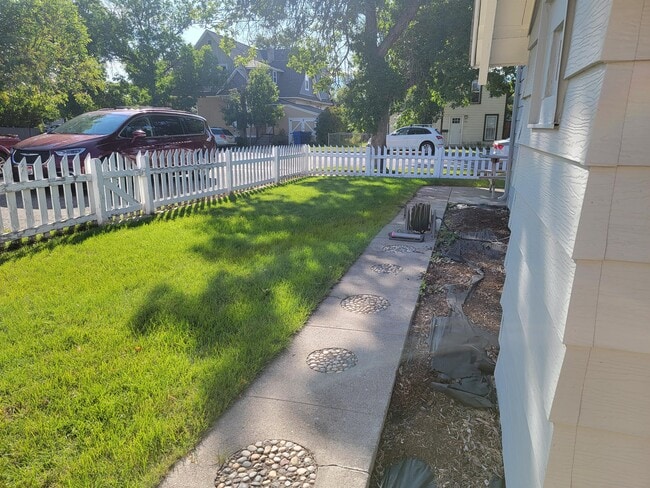 Building Photo - 515 E Callender St
