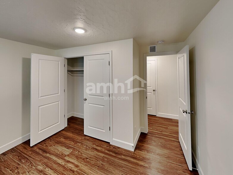 Building Photo - 6578 Old Forest Dr