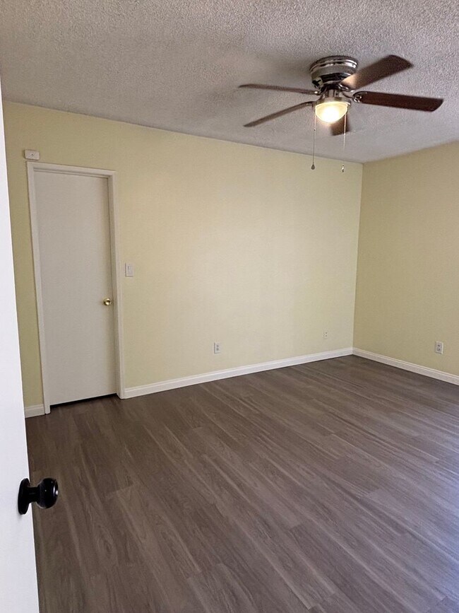 Building Photo - 6065 California Ave