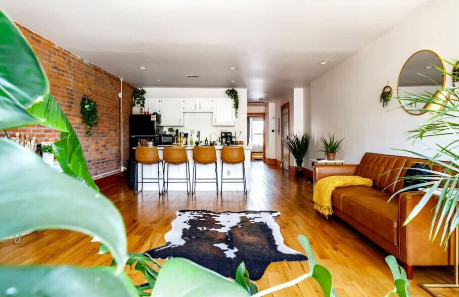 Building Photo - 1180 N High St