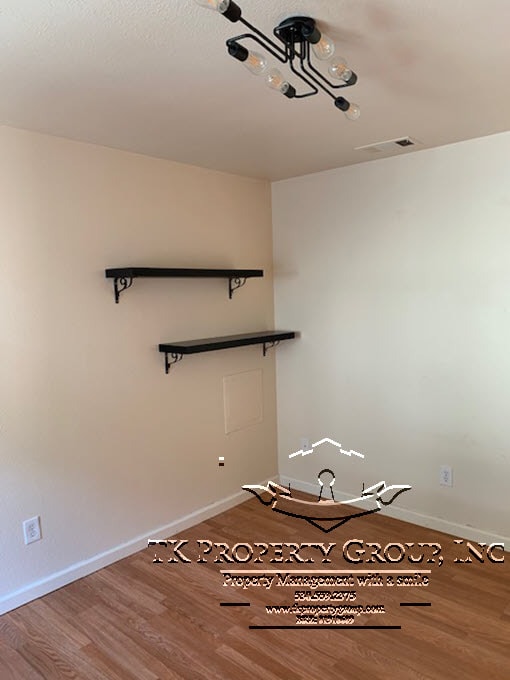 Building Photo - 1335 Oak Ridge Dr