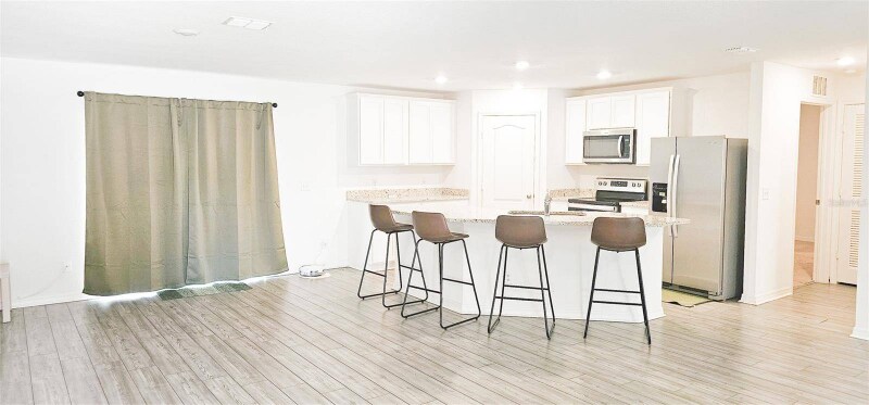 Building Photo - 271 Begonia Ln