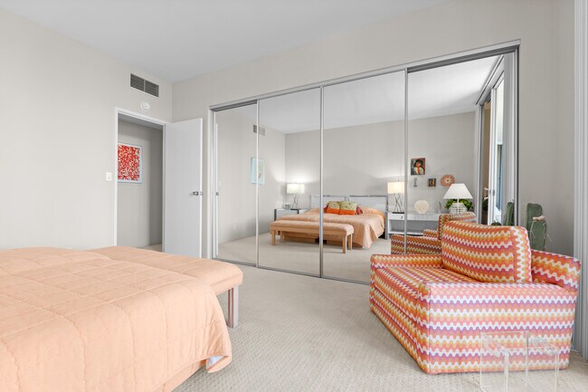 Building Photo - 900 Island Dr