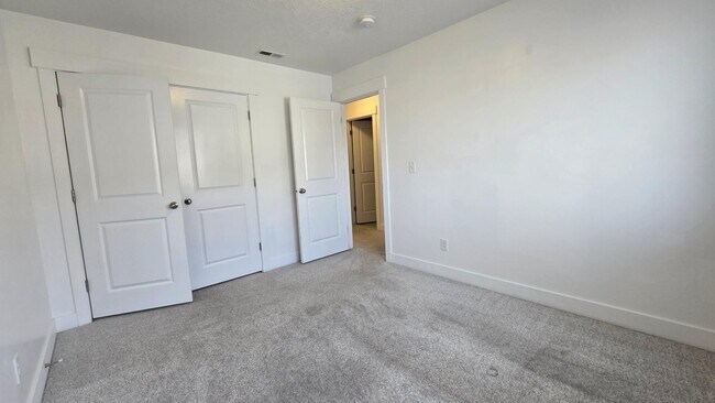 Building Photo - 12977 S Oberon Ln