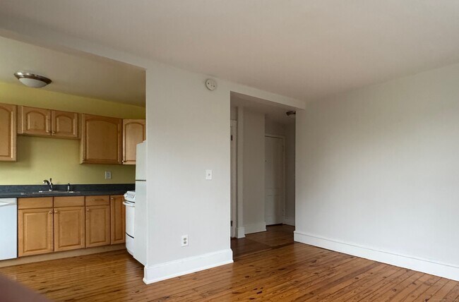 Building Photo - 490 Riverside Ave