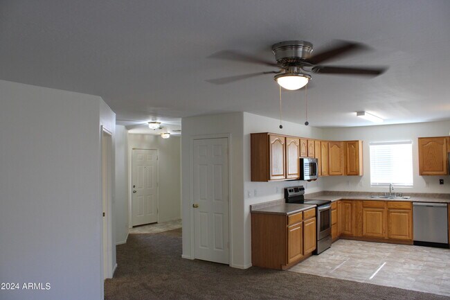 Building Photo - 2568 W Tanner Ranch Rd