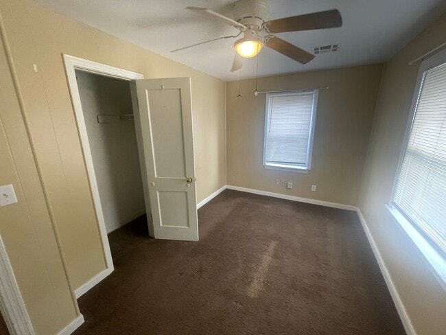 Building Photo - 2 bed 1 bath, laundry connections, large fenced yard, corner lot!