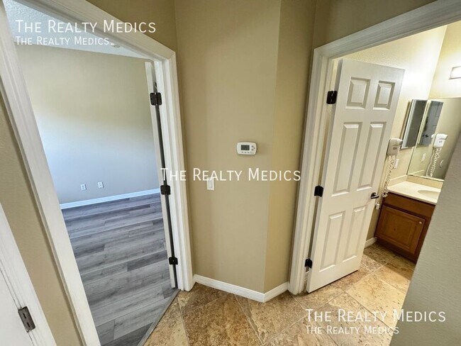 Building Photo - 2898 Oakwater Dr