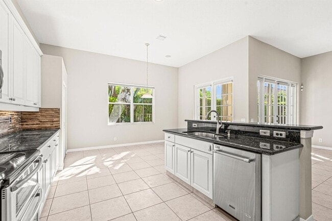 Building Photo - 1366 Crossbill Ct