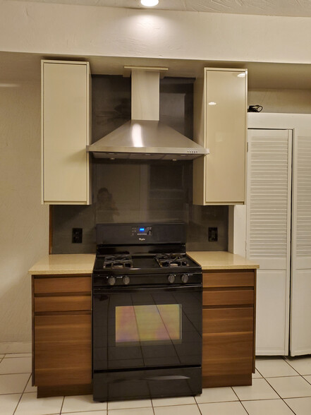 New backsplash and hood - 571 Cambridge St