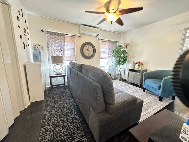 Building Photo - New Rochelle Fully Furnished Beauty