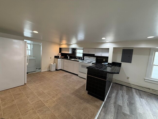 Building Photo - 103 N Troy Ave