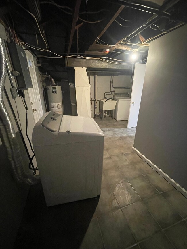 Building Photo - 4919 Schaub Ave